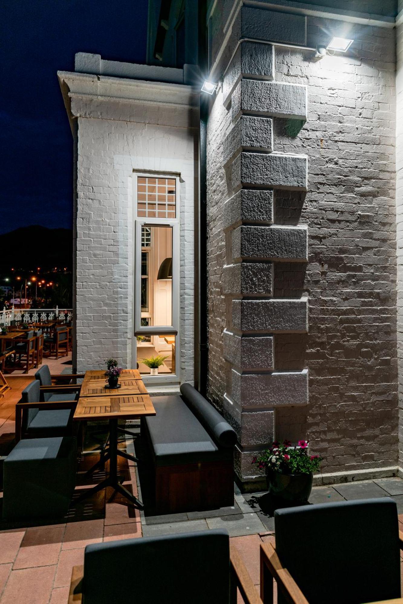 The Strand Hotel, The Former Residence Of Oscar Wilde Bray Exterior photo