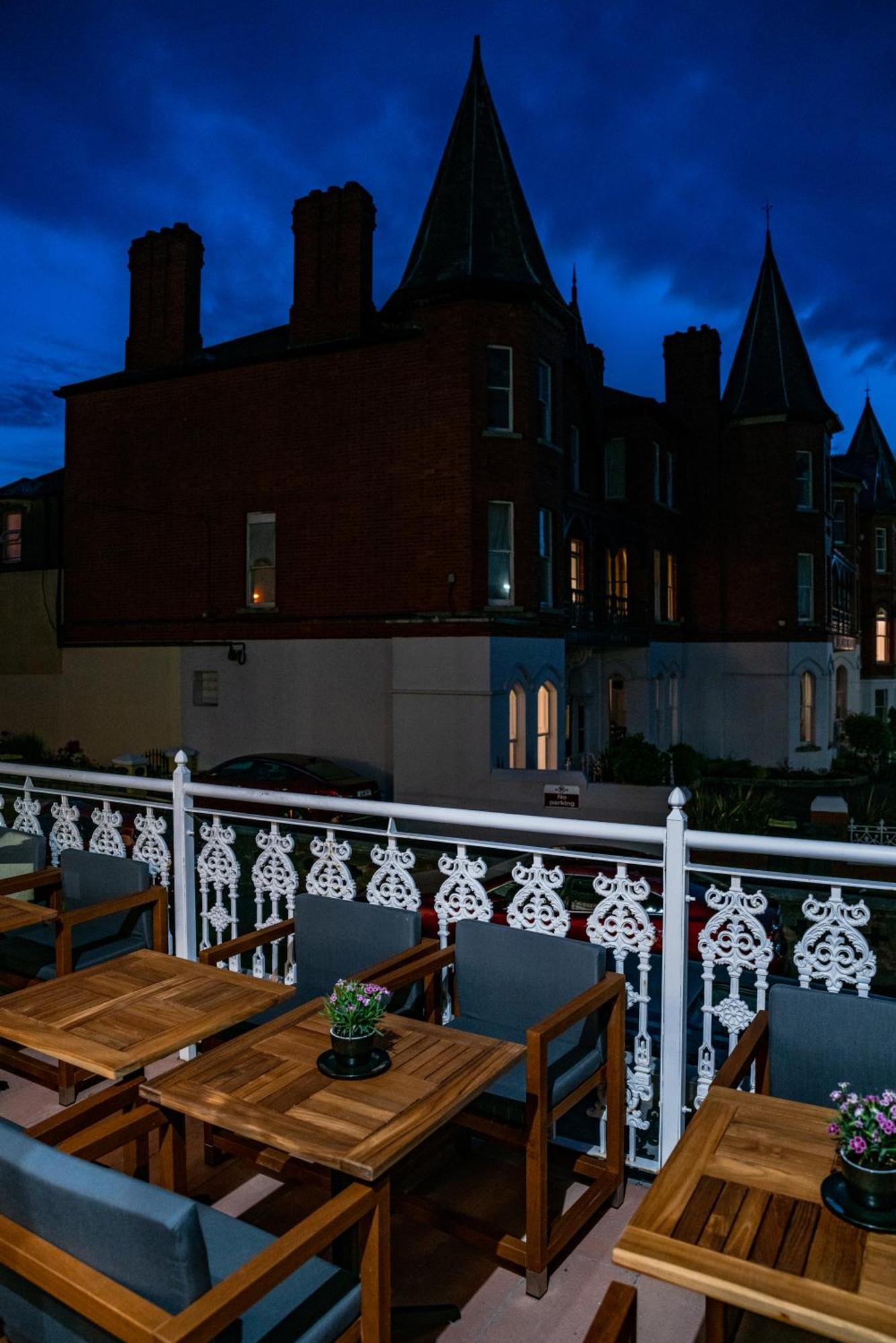 The Strand Hotel, The Former Residence Of Oscar Wilde Bray Exterior photo
